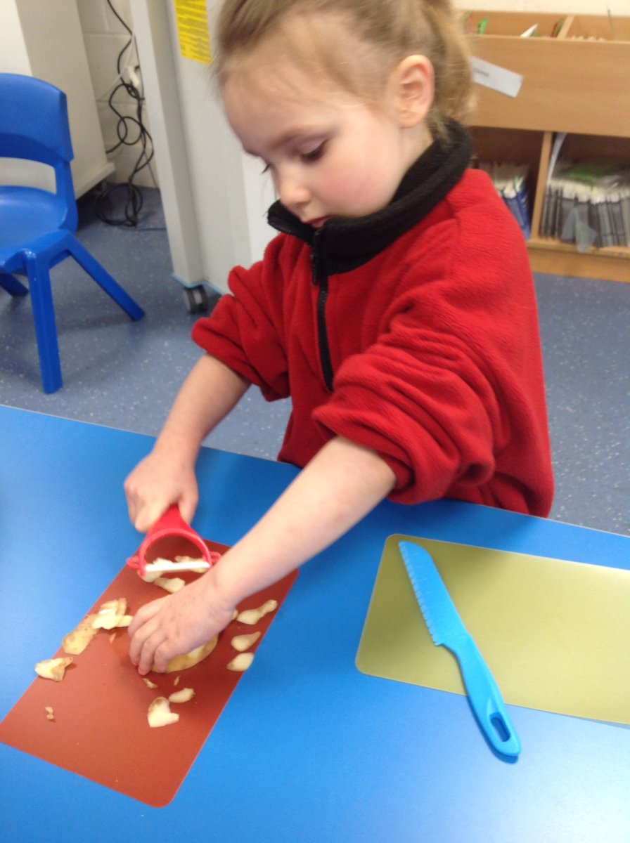 BGS_LowerSch's tweet photo. EYFS have been looking at Wales this week. We cooked leek and potato soup, chopped and tasted yum yum.#BGS_Reception #BGS_Nursery https://t.co/qHBuyPFvCd