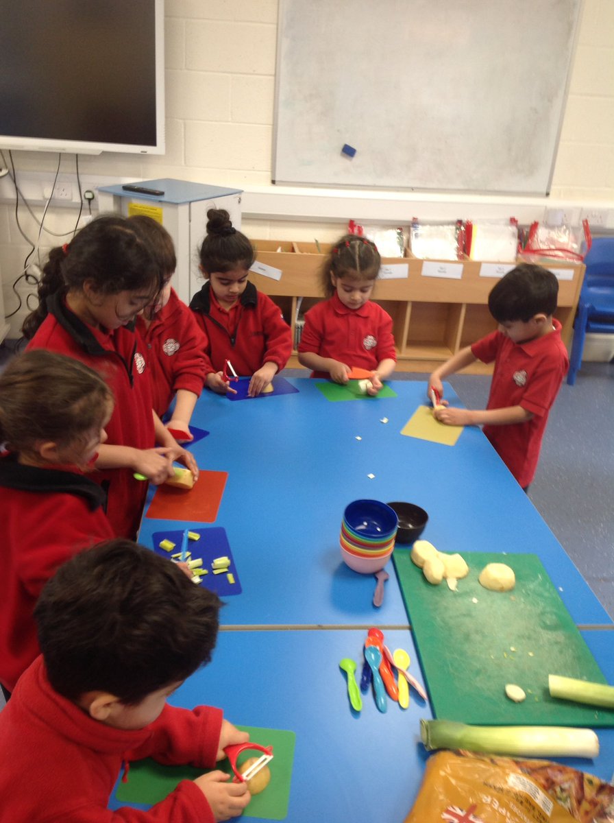 BGS_LowerSch's tweet photo. EYFS have been looking at Wales this week. We cooked leek and potato soup, chopped and tasted yum yum.#BGS_Reception #BGS_Nursery https://t.co/qHBuyPFvCd