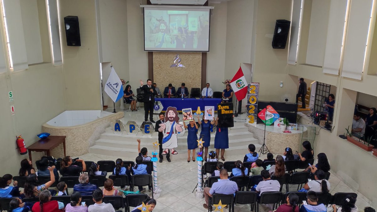 ✨Nuestra vida no solo debe crecer en conocimiento sino en nuestra fe. Permite que Jesús sea tu mejor compañero en este año escolar. 📚💙
Mensaje del <a href="/PrJhefersonRive/">Pr.Jheferson Rivera</a>, Secretario Ejecutivo de <a href="/AdventistasAPCE/">Adventistas APCE</a>, en el programa de apertura escolar del Colegio Eduardo Forga.