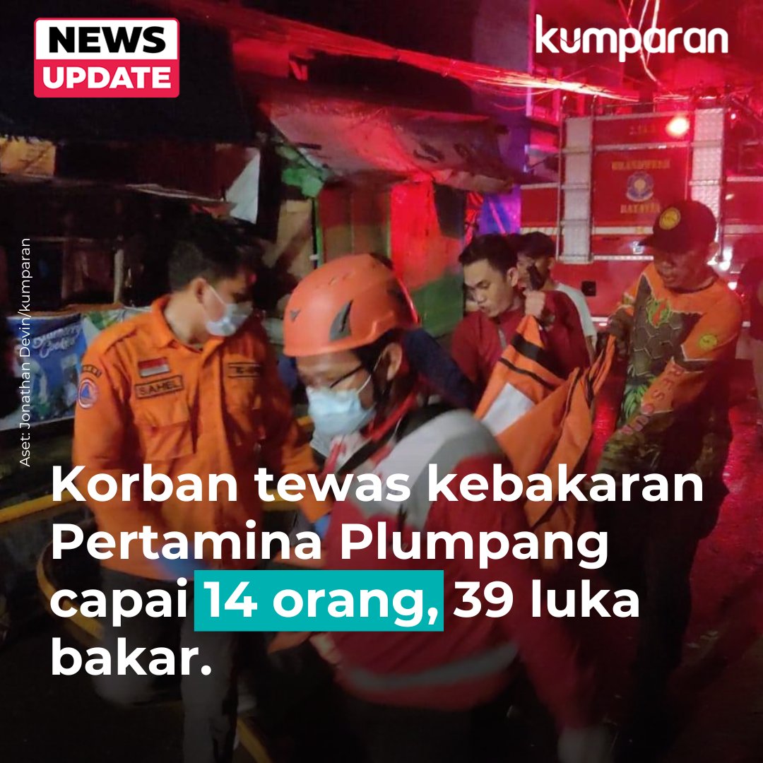 kumparan's tweet photo. Korban tewas akibat kebakaran di Depo Pertamina Plumpang, Jakarta Utara, bertambah. Per Jumat (3/3) pukul 22.47 WIB, 14 orang dinyatakan meninggal dunia. Sementara, 39 lainnya mengalami luka bakar. #newsupdate #update #news #oneliner https://t.co/WbyZLQb2cO https://t.co/dFts3SOLLH