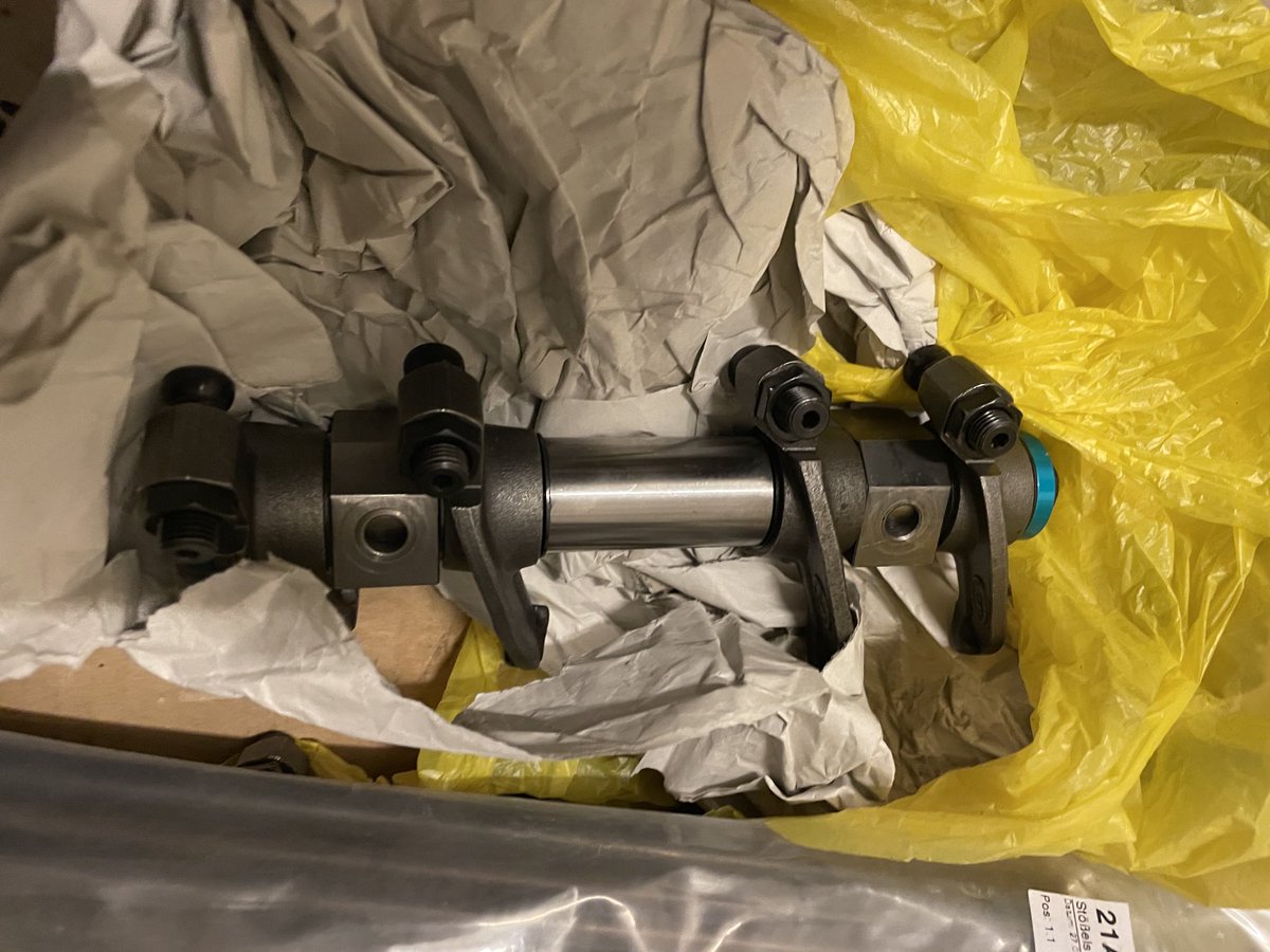 akciddento's tweet photo. Learning how to cut to length cut-to-length pushrods 
Then the procomp billet 1.4 ratio rockers go into the #vwt3 #doka

What could possibly go wrong ? https://t.co/DQOH4xjbSV