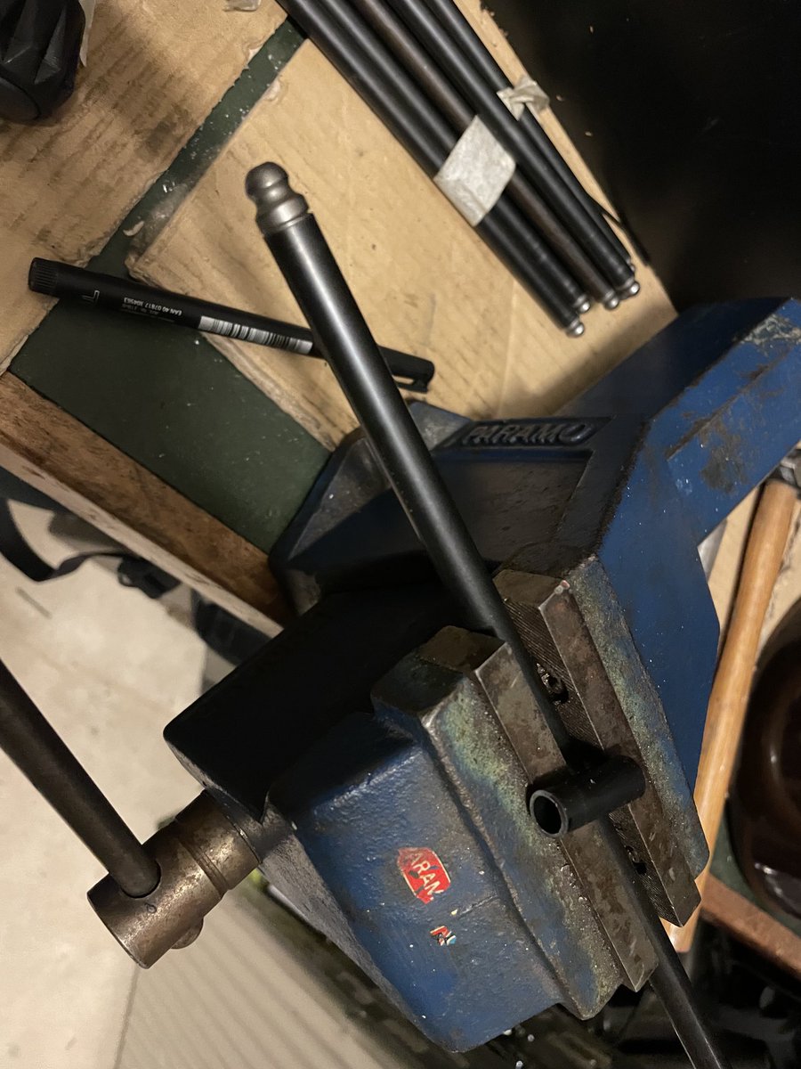 akciddento's tweet photo. Learning how to cut to length cut-to-length pushrods 
Then the procomp billet 1.4 ratio rockers go into the #vwt3 #doka

What could possibly go wrong ? https://t.co/DQOH4xjbSV