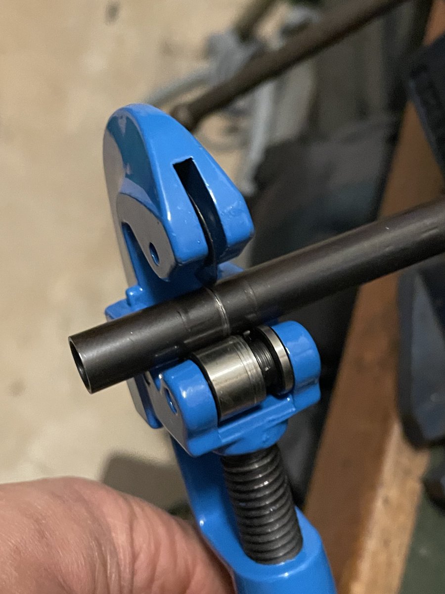akciddento's tweet photo. Learning how to cut to length cut-to-length pushrods 
Then the procomp billet 1.4 ratio rockers go into the #vwt3 #doka

What could possibly go wrong ? https://t.co/DQOH4xjbSV