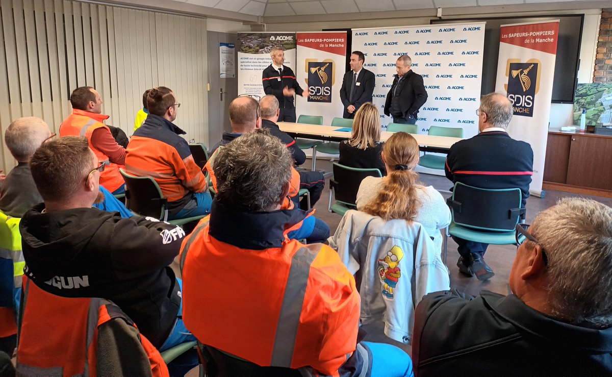 SDIS50's tweet photo. Hier, l'industriel #Acome et le @SDIS50 ont signé le renouvellement de leur #partenariat permettant à 15 salariés #sapeurspompiers volontaires de se rendre disponibles sur leur temps de travail pour répondre aux demandes de #secours et partir en intervention. https://t.co/ImiFcjiJvH