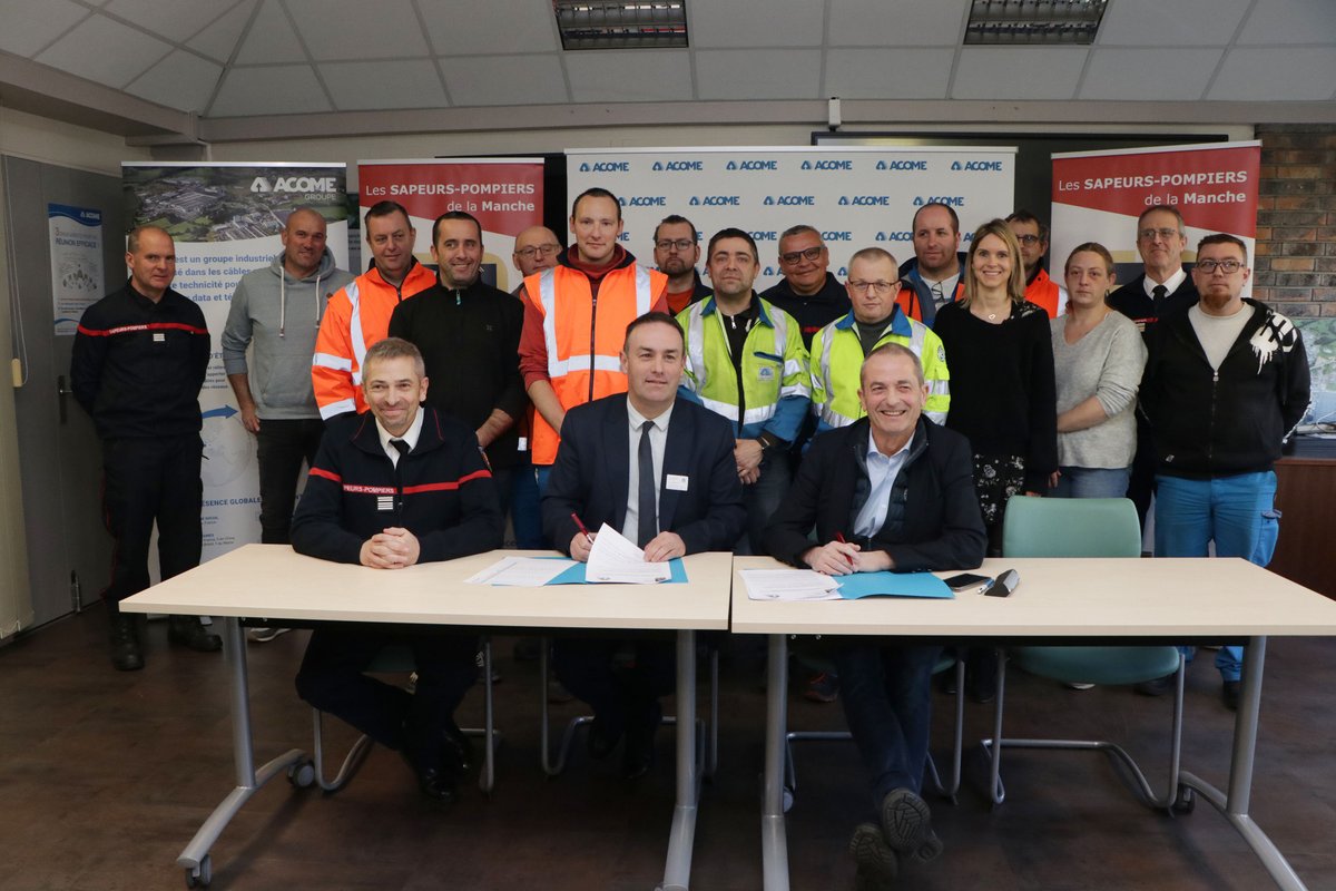 SDIS50's tweet photo. Hier, l'industriel #Acome et le @SDIS50 ont signé le renouvellement de leur #partenariat permettant à 15 salariés #sapeurspompiers volontaires de se rendre disponibles sur leur temps de travail pour répondre aux demandes de #secours et partir en intervention. https://t.co/ImiFcjiJvH