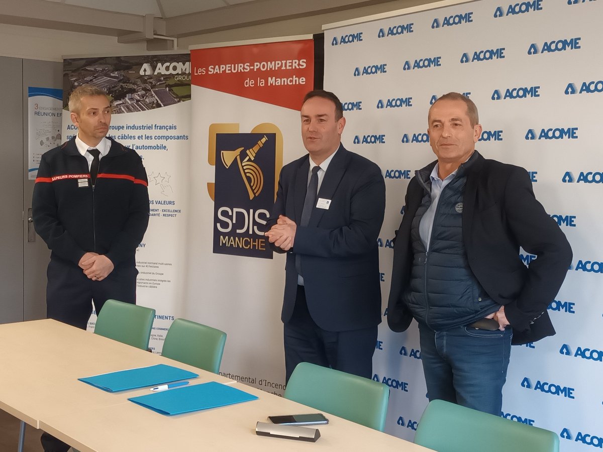 SDIS50's tweet photo. Hier, l'industriel #Acome et le @SDIS50 ont signé le renouvellement de leur #partenariat permettant à 15 salariés #sapeurspompiers volontaires de se rendre disponibles sur leur temps de travail pour répondre aux demandes de #secours et partir en intervention. https://t.co/ImiFcjiJvH