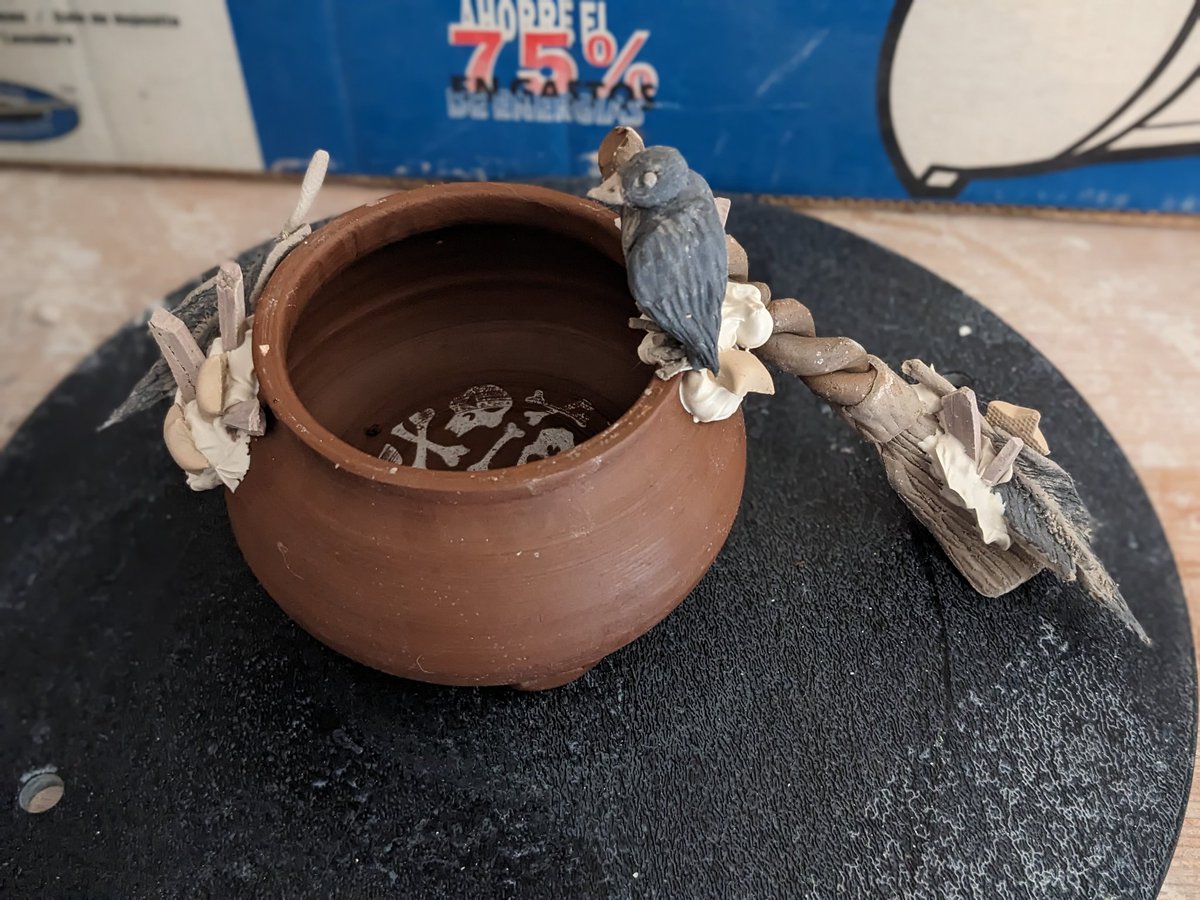 crashpixiepot's tweet image. Just another artist trying to take the 'starving' off their title card. #artist