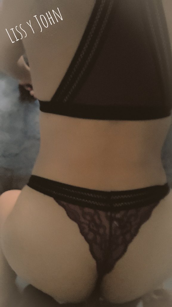 Es viernes y el cuerpo lo sabe 😈🔥. Qué le harías si la encuentras así ?? 😈🔥🍆🍑💦
P.D. Al comentario más rico le enviaremos algo 🔥🔥.
#ViernesPecador 
#ViernesDeSeduccion 
#ViernesCoqueto 
#ViernesCogelon 
#ViernesDeFiesta