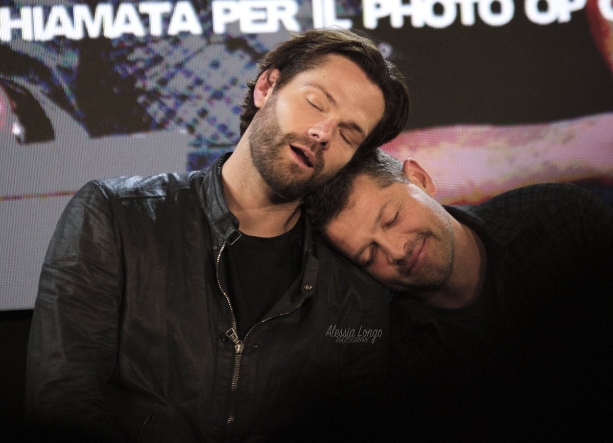 ALongoPhoto's tweet photo. Misha Collins and Jared Padalecki 💤

Rome, 2023. 

#jib11 #jibweek #jibcon https://t.co/m5GiVbRIue