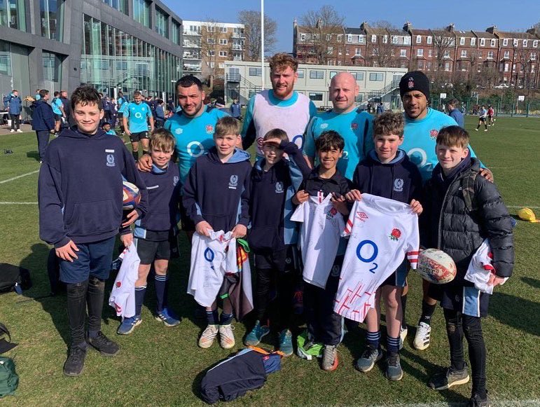 Some of our Year 7 boys got the opportunity to watch and meet the England Rugby Team yesterday as a treat for winning the Pelican Cup last year. A memory never to be forgotten!💙 #rugby