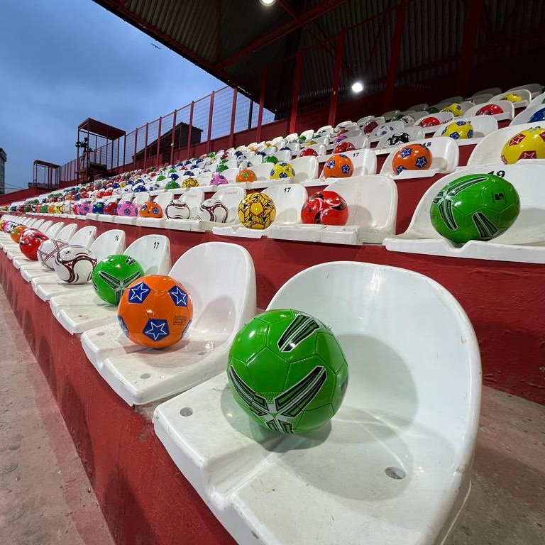 PendiksporK's tweet photo. Bu top sana kardeşim! ⚽

Altınordu maçında futbol toplarını sahaya atarak, depremden etkilenen çocuklarımıza ufak da olsa bir hediye göndereceğiz. 😍 https://t.co/OGZkuAPHYH
