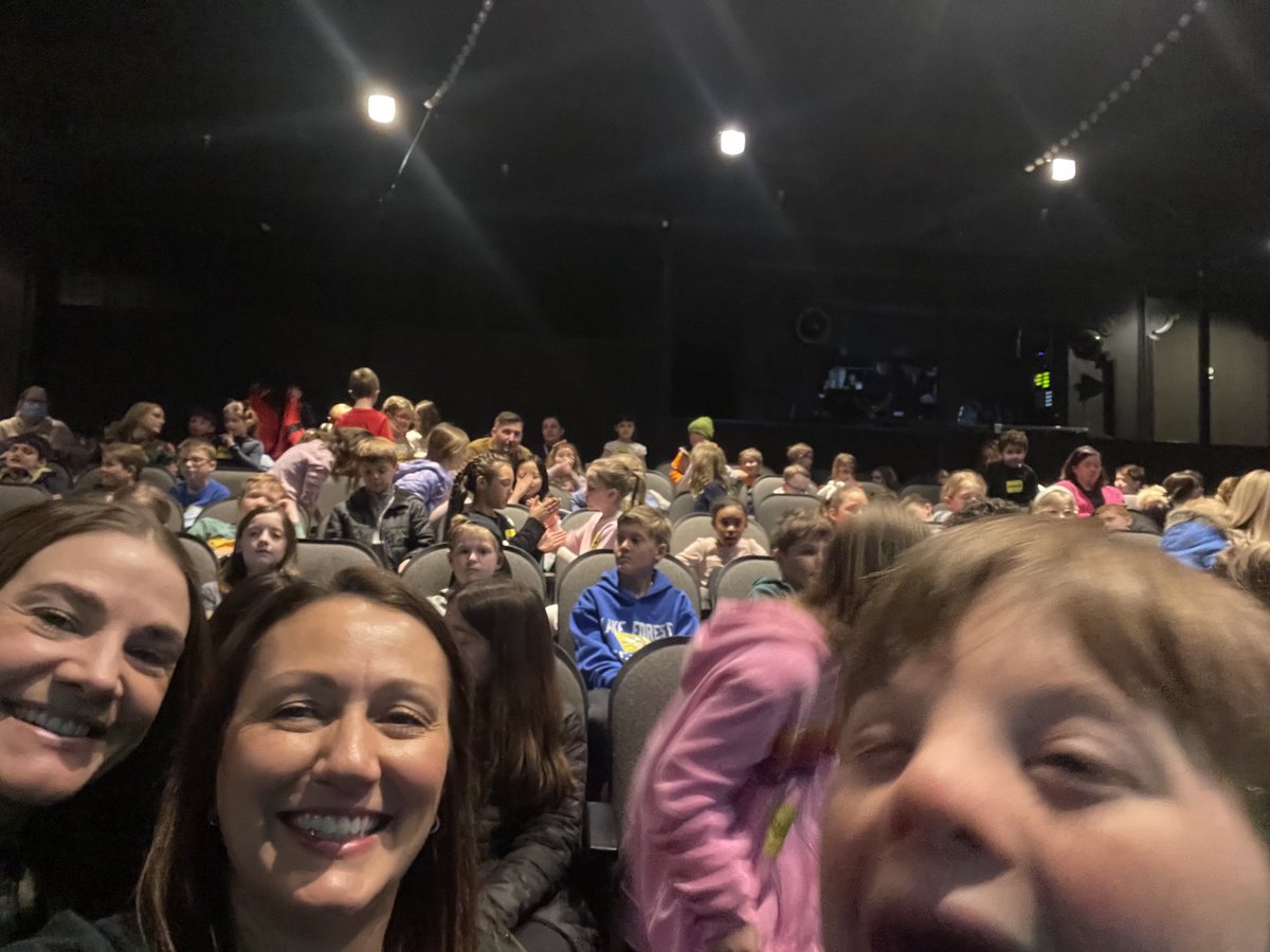 So excited for the Cherokee School Field Trip at Marriott Lincolnshire for You’re A Good Man Charlie Brown. #LFmoments ⁦@juliedombai⁩ ⁦<a href="/mrskcavanaugh/">Kate Cavanaugh</a>⁩ ⁦<a href="/kelly_pasquesi/">Kelly Pasquesi</a>⁩