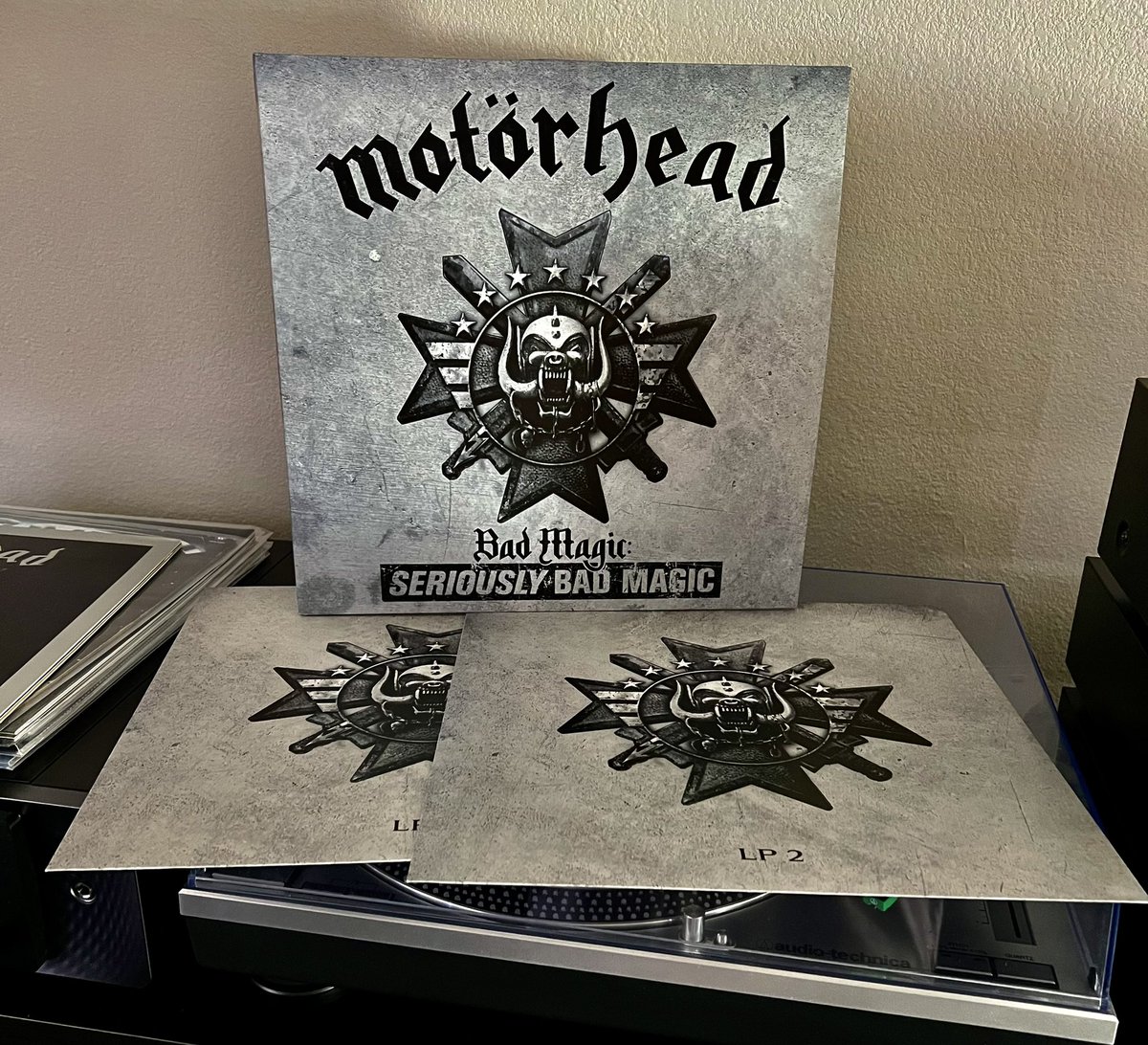 MoKnowsMetal's tweet photo. Many of you received before me here in the states. Arrived last night & she’s a beauty!
@groovesvillewkd @LemmiumMetal @Britton65Sam @destroi1800 @BingfromKiddy @ACrossHammer @nottco @ricksaints76 @bigeuzi @MoroskyKatie @shanesnotbart
#Motörhead ♠️🥃🚬
#SeriouslyBadMagic https://t.co/aABEBtHBDw