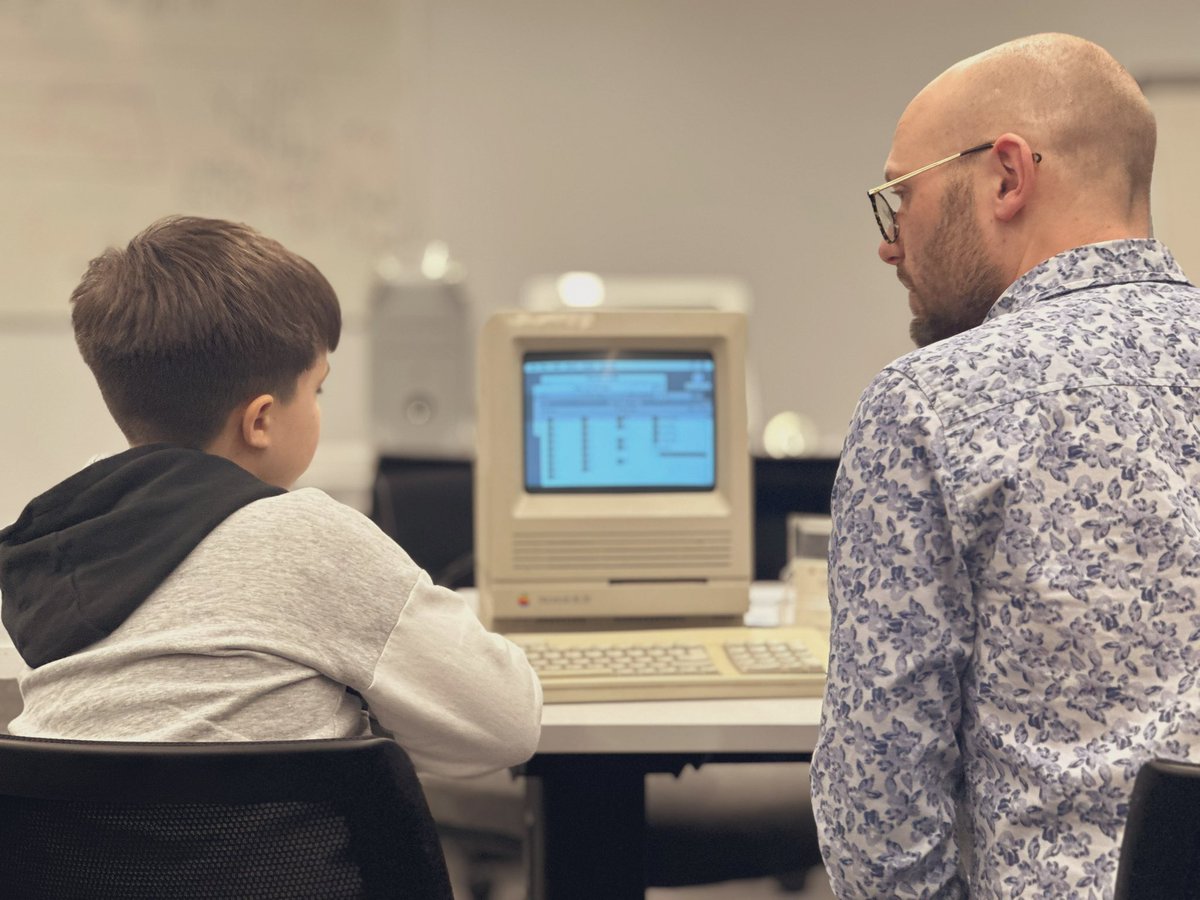 CharlBalcombe's tweet photo. An absolutely brilliant day in @CompScienceCU. A walk through time in the COMSC pop-up museum: a collection of vintage computing equipment and a history of computing components from the 1960s to present day. 🖥️ 💻 ♥️ #COMSC #ComputerScience https://t.co/BJGeWK1Wy6