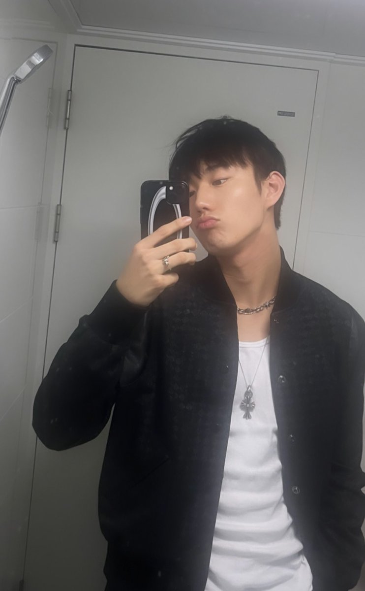 wonpiric's tweet photo. i am suffering https://t.co/sy1K3WHe5P