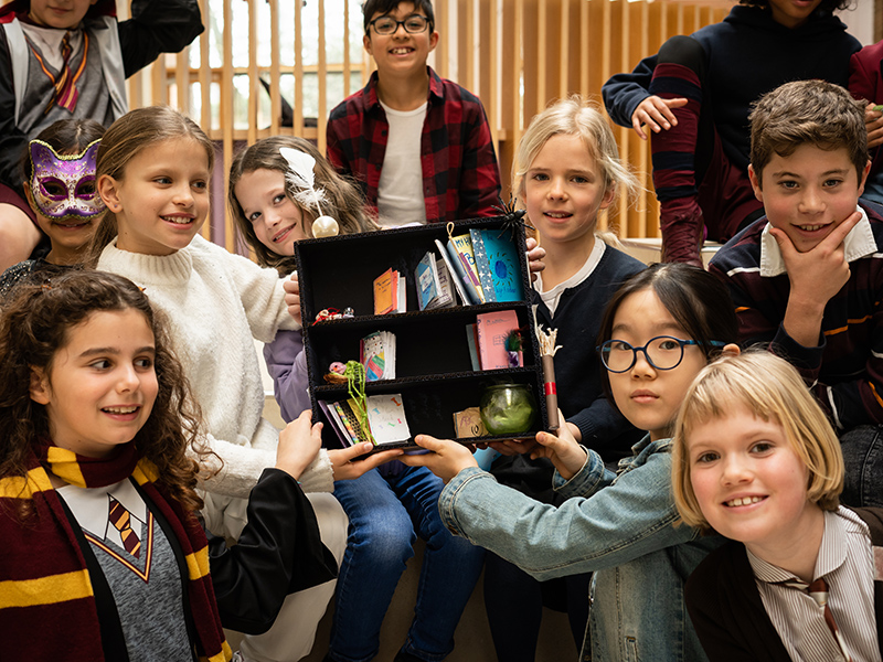 highgate1565's tweet photo. Thanks to our incredible library teams for a fantastic week of #WorldBookDay activities. Pre-Prep met children’s author Rachel Bright; Senior School pupils turned detective to solve a literary mystery &amp; Junior School Yr 4 classes made their own miniature books. https://t.co/ANujml29gf