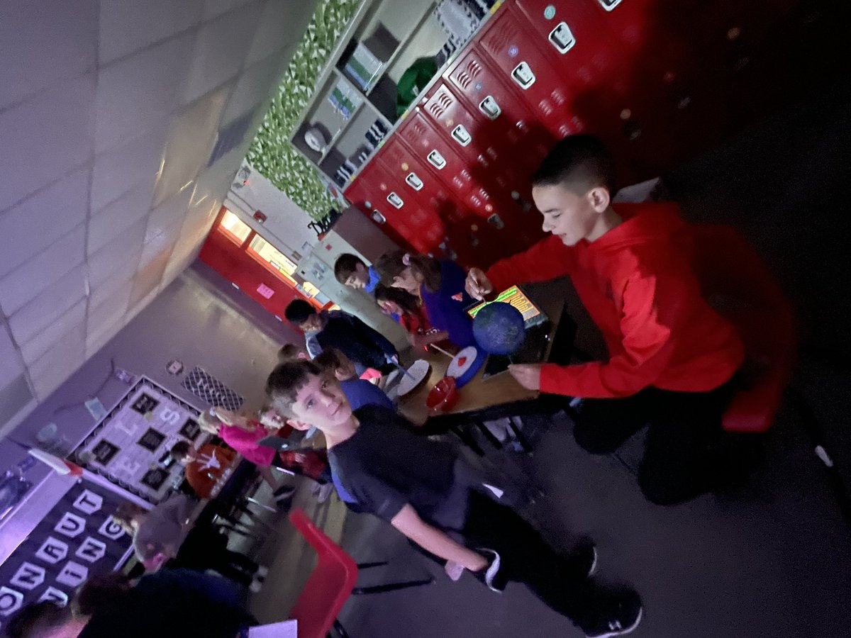AmberSeale3's tweet photo. Second period presents Earth’s Rotation through Sundials! @LorenaISD @Lorena_Elem https://t.co/mWoVeh3R5W