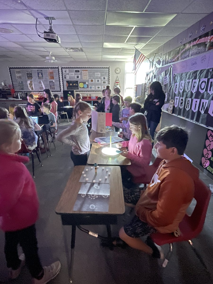 AmberSeale3's tweet photo. Second period presents Earth’s Rotation through Sundials! @LorenaISD @Lorena_Elem https://t.co/mWoVeh3R5W