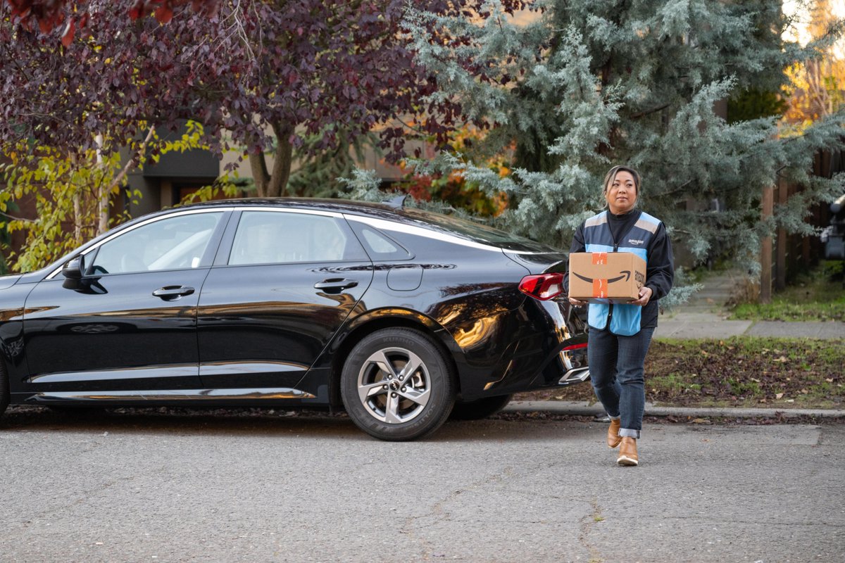 amazonnews's tweet photo. DYK? On Amazon deliveries:
✅ You can set up delivery prefs during checkout, ex: leave my package at the back door
✅ Drivers delivering for Amazon wear identifiable uniforms
🔴 Drivers delivering for Amazon won’t ask to enter your home, unless you’ve pre-arranged for large items https://t.co/maQMSn48V0