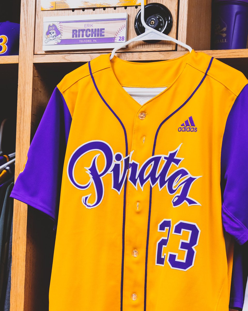 NCAABaseball's tweet photo. The throwback threads are 🔥!

#NCAABaseball x 📸 @ECUBaseball 
https://t.co/p6Nhjvtxi9