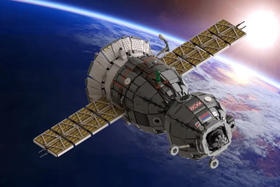 🧱 We are just a week away from our big LEGO celebration weekend (have you booked?) but we wanted to highlight one of the amazing builds  submitted to #LEGOideas.

🛰️ This Soyuz MS Spacecraft is close to our hearts – you will see a similar full sized Soyuz as you arrive here!