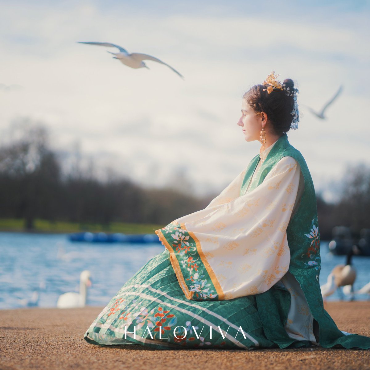 halovivauk's tweet photo. Step into a world of timeless elegance with our customised photography services for Hanfu clothing. Captured amidst the stunning natural beauty of Hyde Park, our photographs showcase the perfect blend of traditional garments and contemporary fashion. 

#London  #HydePark #Hanfu https://t.co/8l8QsD3UUc