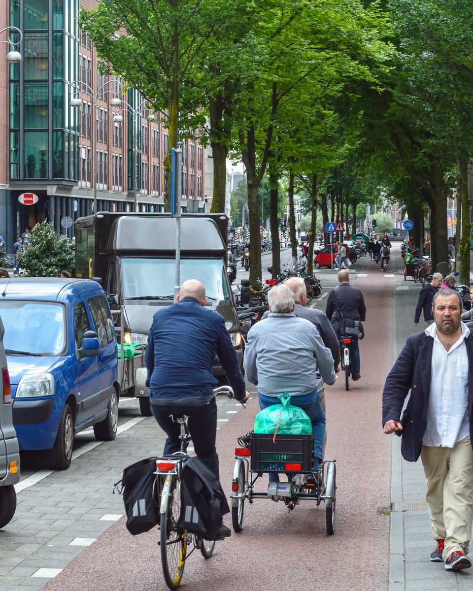 The secret to inclusive streets? The Dutch have cracked the code. For 40 years they've designed and built infrastructure so everyone who wants to cycle can do so.

The result: 25% of Amsterdam residents own a car, while 80% own a bike and 60% cycle daily.

livablecommunitiesinitiative.com/blog-beautiful…