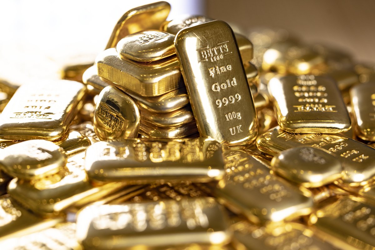 Chard1964Ltd's tweet photo. Are you watching The Gold on BBC ONE?
Did you know...The gang gained access to the warehouse where the gold was stored by posing as security guards and using a battering ram to break through the doors!
#TheGold #BBCONE #BBCIPLAYER #BRINKSMAT #Bullion #UkGold #Goldbars https://t.co/qYNDBOvOQd
