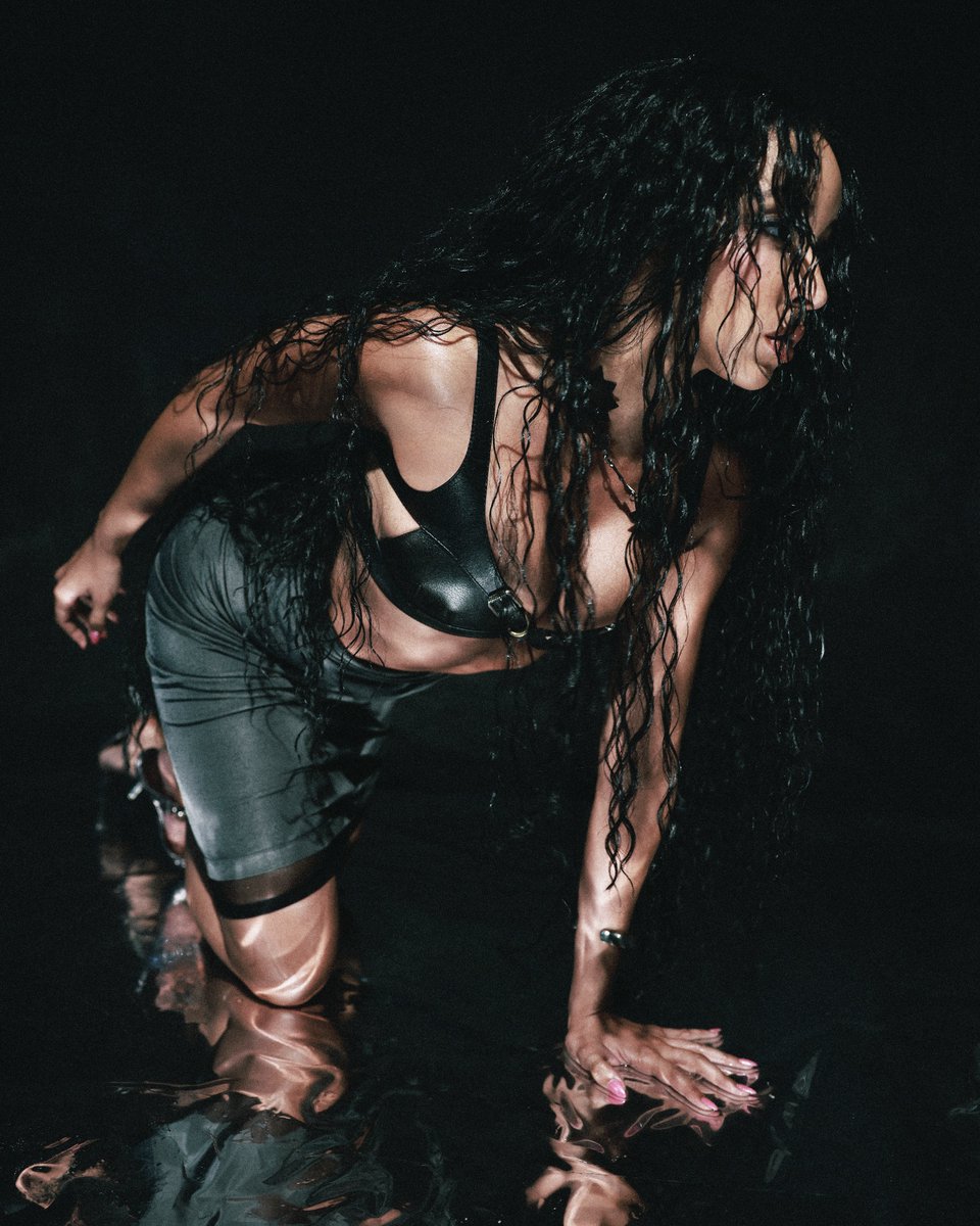 Tinashe's tweet photo. Drip too hard https://t.co/JSeYkW3EPv