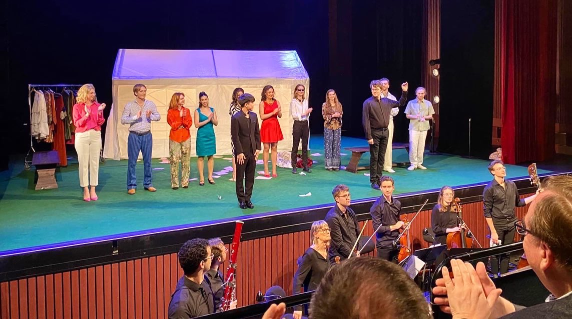 jasonbae1029's tweet photo. Cimarosa “Il Matrimonio Segreto” 

Cast;

Elisetta: Saga Fribyter
Carolina: Clarice Granado
Fidalma: Ebba Lejonclou
Geronimo: Mårten Wåhlström
Conte: Hans Klareskog
Paolino: Martin Hillberg

Tack så mycket [February 2023] https://t.co/WK9ludtDpA