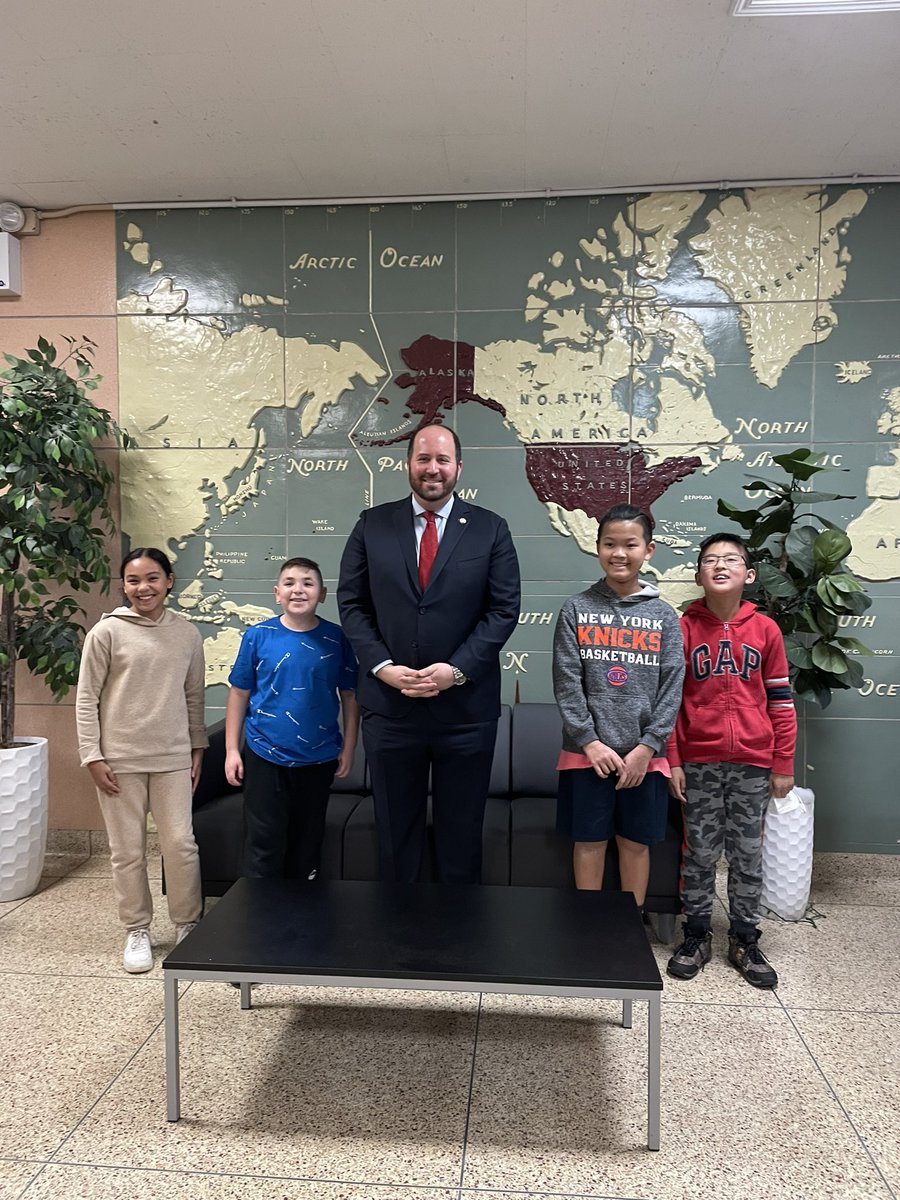 ps50si's tweet image. Happy to welcome @nyccouncil Councilman Carr to #ps50 today! He took a tour of our beautiful building and had a great conversation with our student government about leadership. Thankful for his support of our school &amp;amp; community! @DrMarionWilson @CSD31SI @CChavezD31