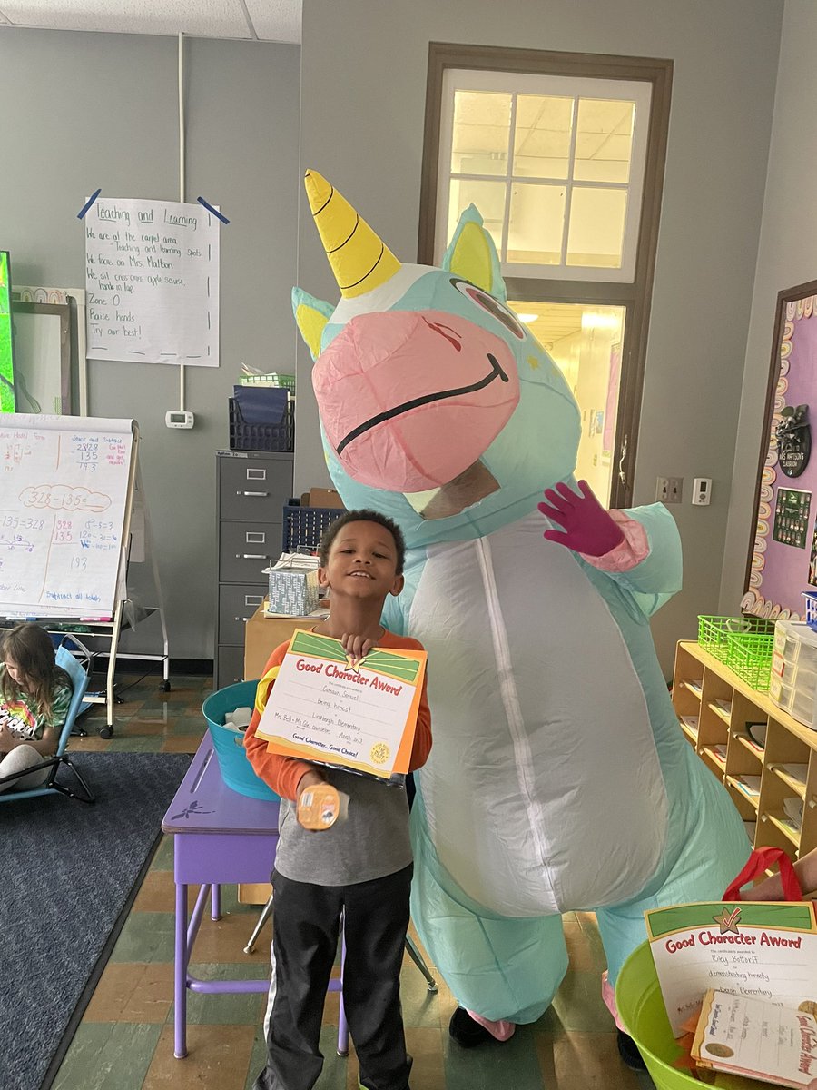 mattson3rdgrade's tweet photo. Congratulations C!! #CharacterKid #HONESTY @LindberghSchool https://t.co/PCZMhaOQN8