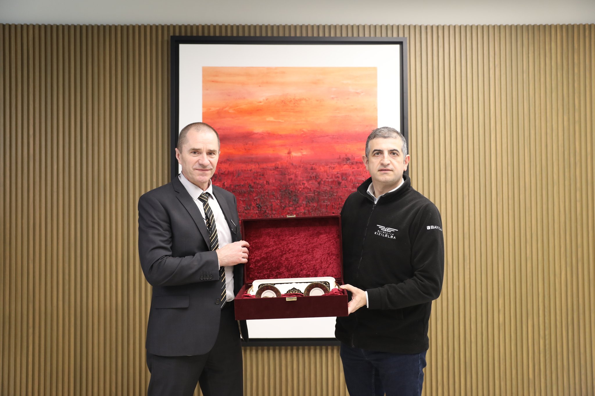 Hırvatistan Savunma Bakanı Sayın Dr. Mario Banozic ve Hırvatistan Genelkurmay Başkanı Sayın Oramiral Robert Hranj, beraberlerindeki heyetle Özdemir Bayraktar Milli Teknoloji Merkezi'ni ziyaret etti.