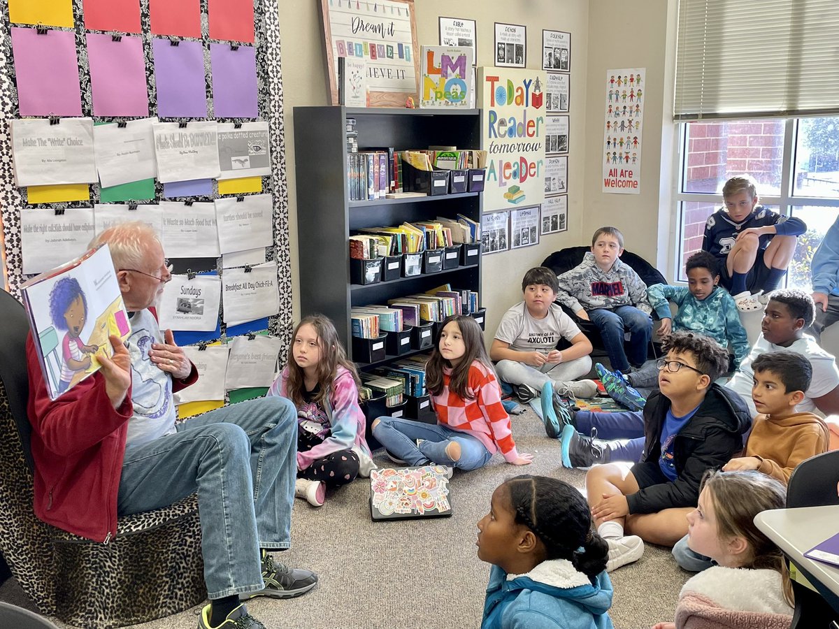 RFriend_Class's tweet image. Mr. Mark Schluter stopped by our classroom today for Northwest Reads! Our 4th graders really enjoyed the books he shared with us. 😄📖💜@schluterelem @NorthwestISD
