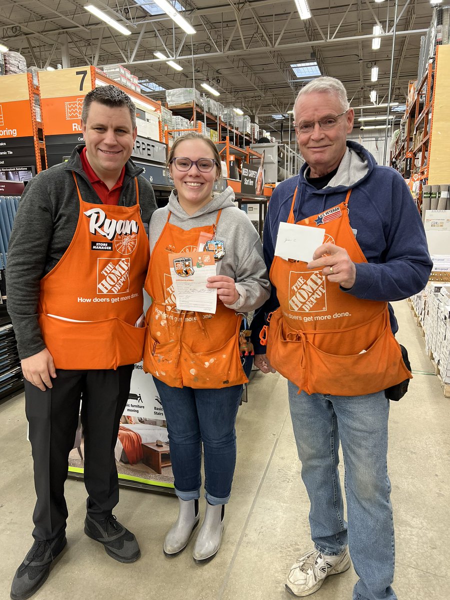 Amaris Sanchez (@amarissanchez4) on Twitter photo Recognition given out at the morning meeting for excellent customer service !! 🎉 <a href="/lrynsmock/">L. Ryan Smock</a> <a href="/White2Dawn/">Dawn White</a> Recognition given out at the morning meeting for excellent customer service !! 🎉 <a href="/lrynsmock/">L. Ryan Smock</a> <a href="/White2Dawn/">Dawn White</a>