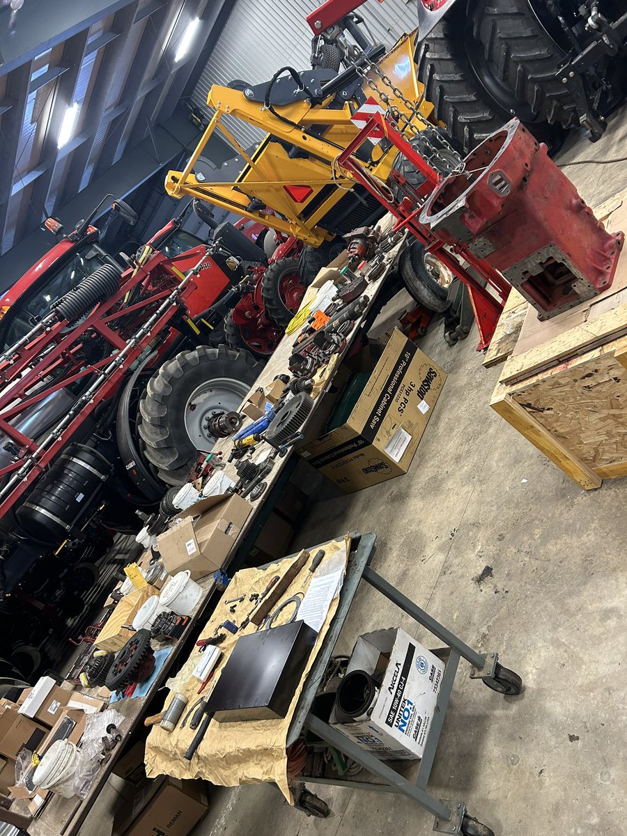 van_beets's tweet image. Let the 1256 international reassembly begin after a few months of gathering new and used parts