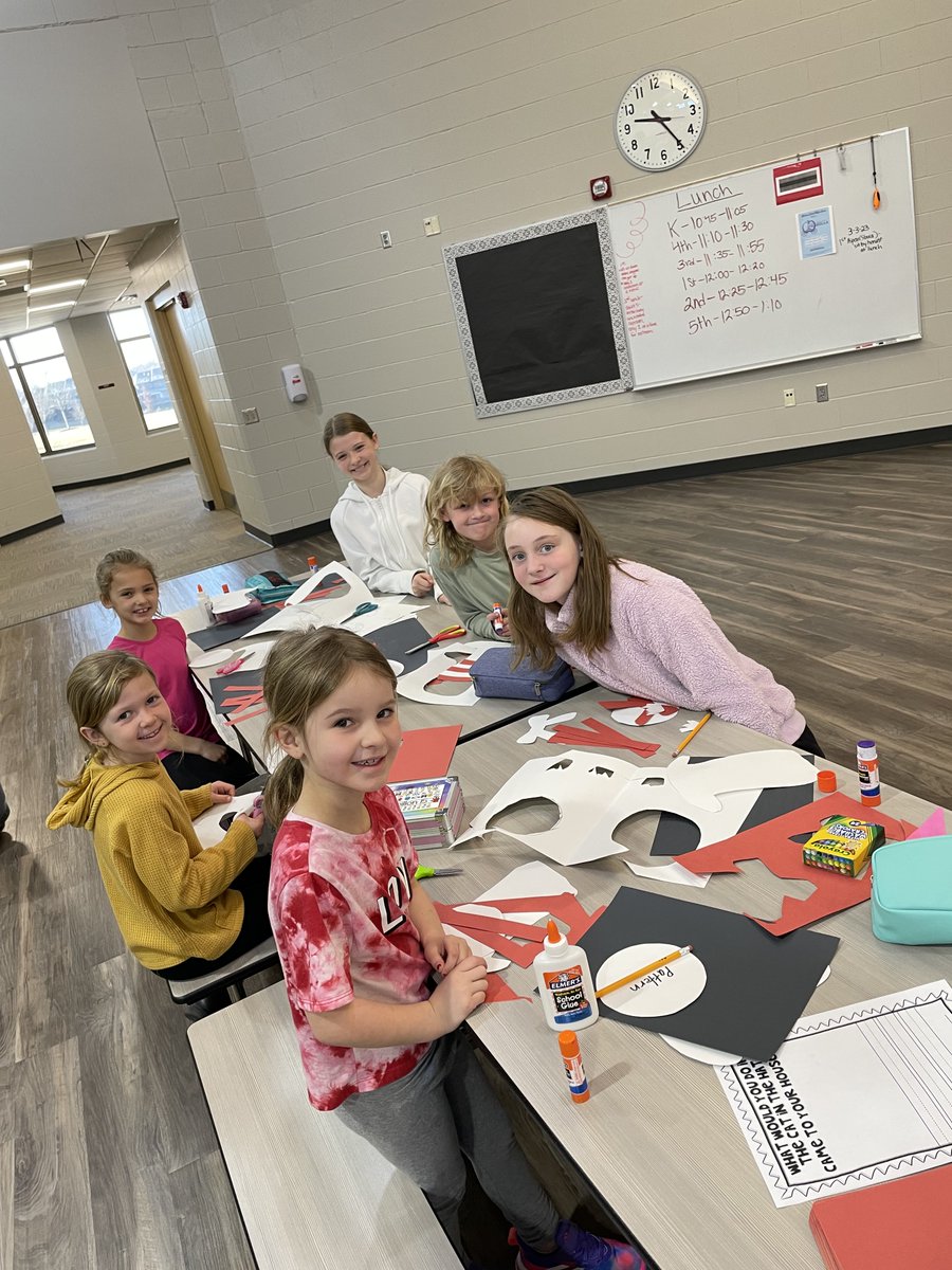 ElkhornPS_FR's tweet photo. Mr. Ehlers' fourth grade class and Mrs. Renken's first grade class working together to create Cat in the Hat characters to celebrate Read Across America! #FireRidgeFalcons #EPSAchieves https://t.co/5hybXUkWhn