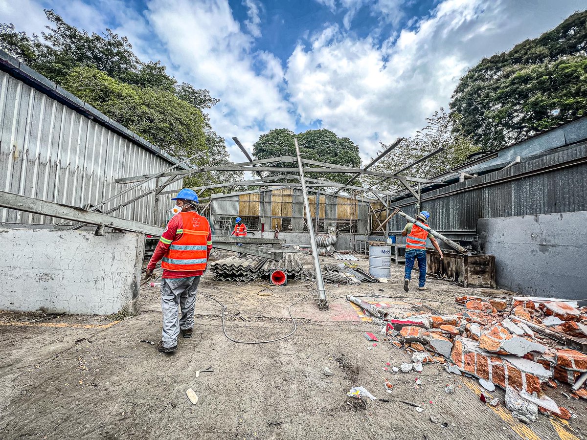 CesarGodoyNi's tweet photo. #DistritoZaragoza | Quiero compartir con ustedes una actualización importante sobre el proyecto de construcción del centro comercial Distrito Zaragoza en nuestra municipalidad.🧱🚜
Demolición en proceso…😎 https://t.co/bkBth8CzLn