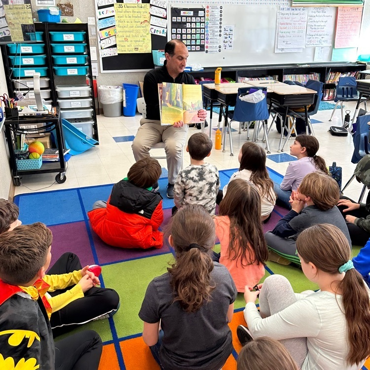 WPSCoolidge's tweet photo. 3S had a special mystery reader today! We enjoyed listening to Mr. Famularo read to us. https://t.co/N29sCDQhJo