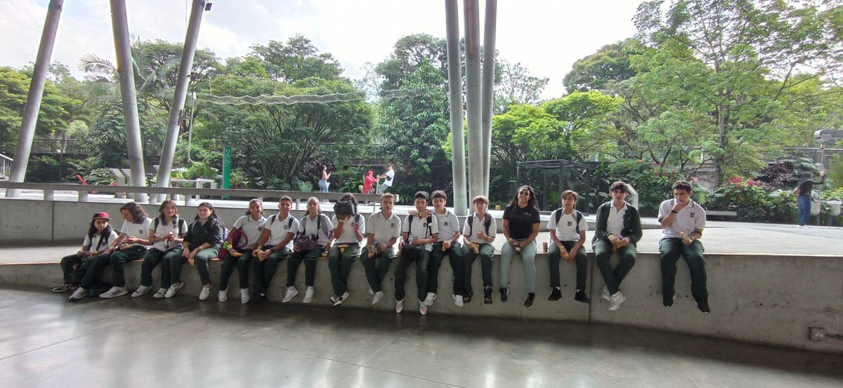 Cementos_Argos's tweet photo. Recibimos la visita del colegio Colombo Británico en el @ParqueExplora, quienes vinieron a participar de #Construmundo.
¡El torneo Del Metaverso a la Realidad, llegó para promover el compromiso de las nuevas generaciones con el desarrollo de los territorios! 🇨🇴 https://t.co/ztgOt01ezc