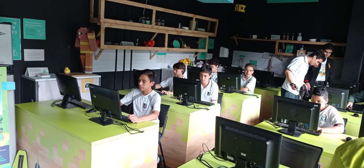 Cementos_Argos's tweet photo. Recibimos la visita del colegio Colombo Británico en el @ParqueExplora, quienes vinieron a participar de #Construmundo.
¡El torneo Del Metaverso a la Realidad, llegó para promover el compromiso de las nuevas generaciones con el desarrollo de los territorios! 🇨🇴 https://t.co/ztgOt01ezc