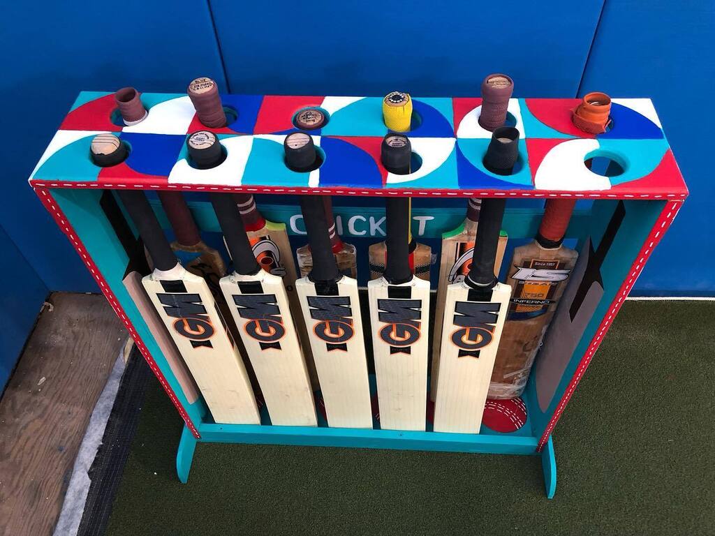 BluDemonCricket's tweet photo. The bat rack in its natural environment! It’s looks awesome!!! Thanks @mefinearts for the great design and paint job! @mistabaldwinme @meactivities @mehs207 #cricket #207now https://t.co/kJgrX7viCT https://t.co/omSg99Biq7