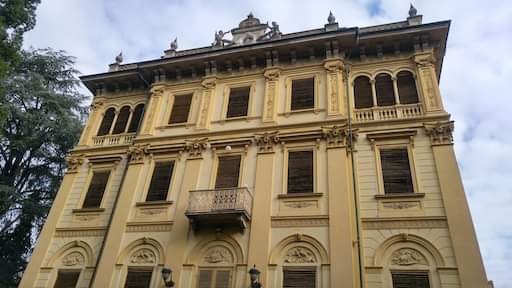 CorriereChieri's tweet photo. La famiglia di imprenditori locali Galliano è la nuova proprietaria di Villa Rey di #Santena. Il Comune rinuncia a farne il nuovo palazzo civico, ma l’edificio potrebbe avere un uso parzialmente pubblico: una pinacoteca con opere di Andy Warhol. Approfondimenti sul Corriere https://t.co/UHdTYqMBCO
