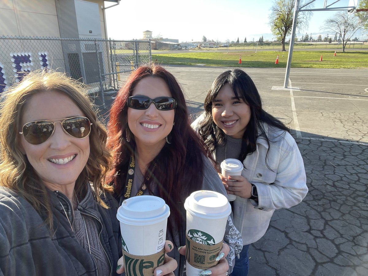 Kmunioz's tweet photo. When you work with your teacher bestie and we share the same vision : Starbucks and what’s best for kids ❤️ https://t.co/2VBZE3eFHH