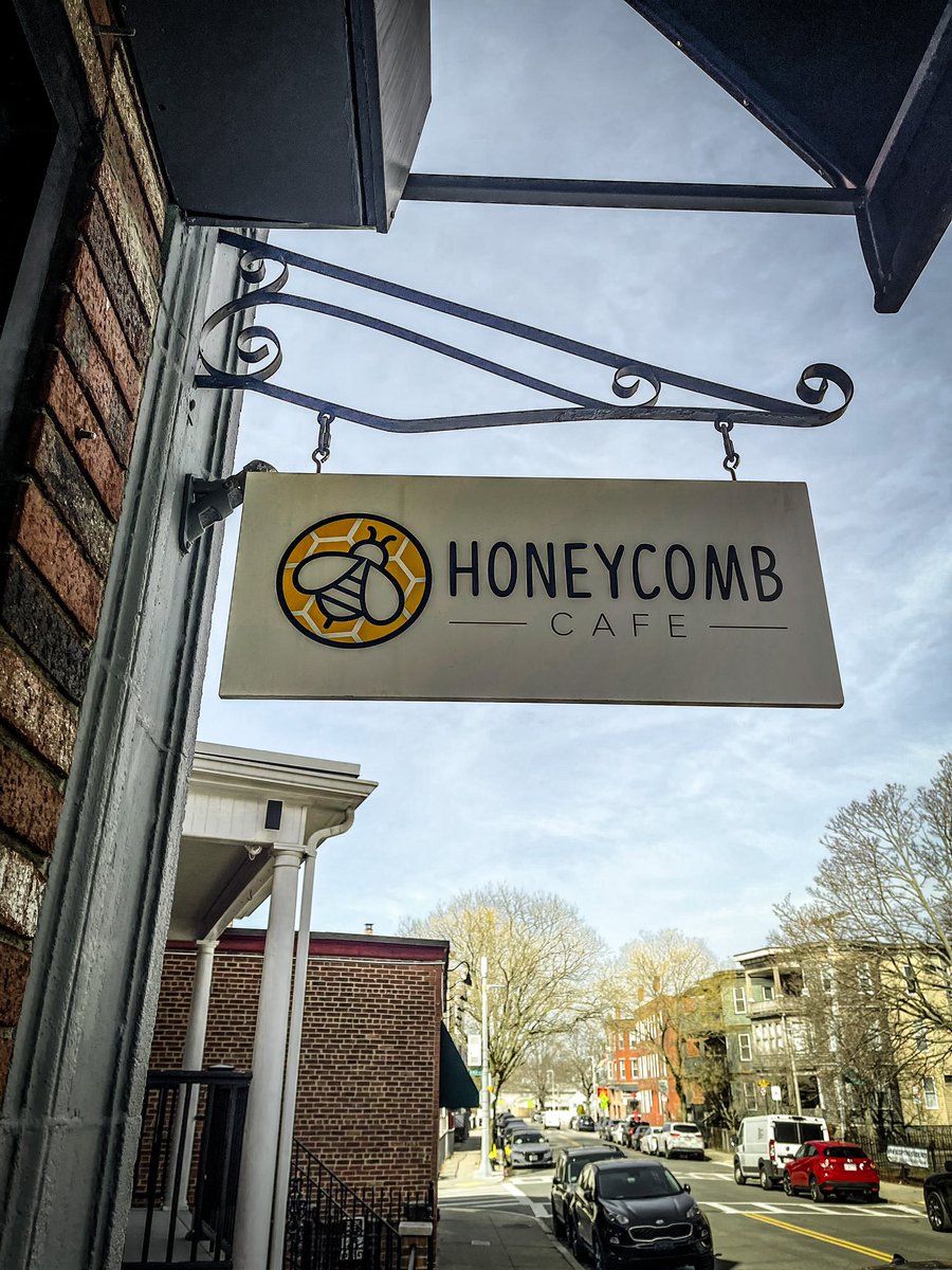 EnriquePepen's tweet photo. It was a treat to have coffee hours at Honeycomb Cafe 🍯 this morning, meet the amazing owner Laura, and catch up with old friends. Where should we go next week? 🤔 #ONSFieldFriday #Dorchester #SavinHill https://t.co/rEDafC9pUx