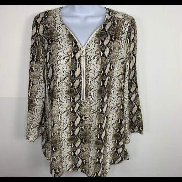 Golden357's tweet photo. So good I had to share! Check out all the items I'm loving on @Poshmarkapp from @blondietweeter @ZajicekKayla #poshmark #fashion #style #shopmycloset #laidbacklondon #uk2la #jforjustify: https://t.co/FZCuLahiLD https://t.co/BZScGYalub