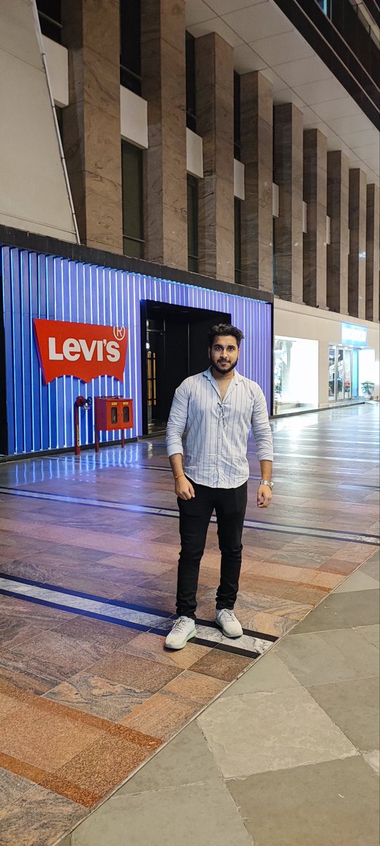 arpittguptta's tweet photo. Nights so dark, I start looking bright. https://t.co/JVqw0qyMuI