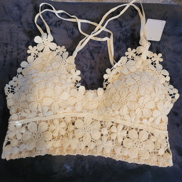 LMorales31's tweet photo. So good I had to share! Check out all the items I'm loving on @Poshmarkapp #poshmark #fashion #style #shopmycloset #maurices #anemone: https://t.co/XSncjCsEON https://t.co/36r9XjNUOp