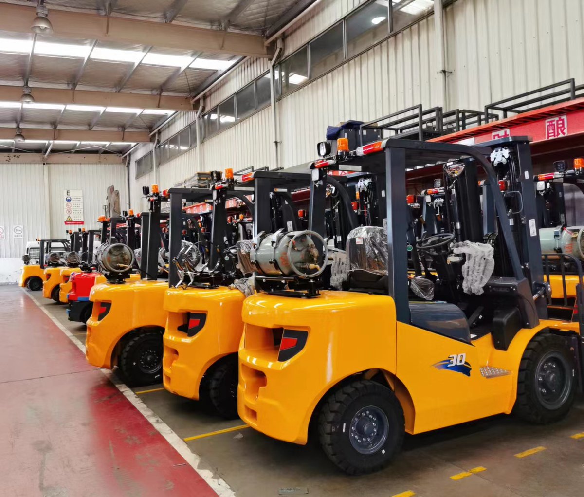 EKKO propane lift trucks are suitable for a wide range of applications. Our fleet has load capacities of up to 10,000 pounds.
Browse our options online

EK25LP 
EK25-212LP 
EK25CLP 
EK25SLP 
EK30LP 
EK35LP 
EK50LP 

Contact us today! 
info@ekkolifts.com 
EKKOLIFTS.com