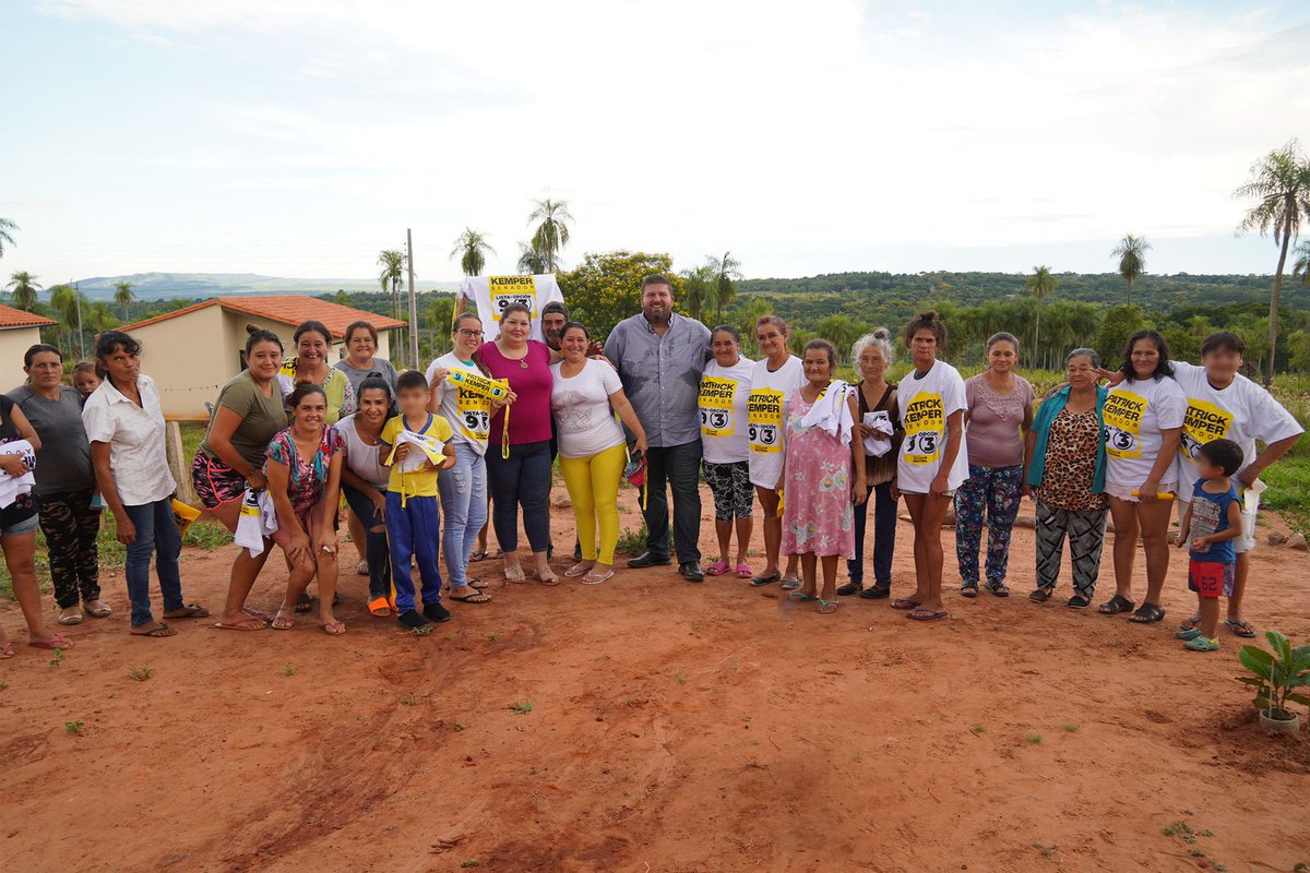 En el marco de la “Gran gira de las ideas”, el senador <a href="/patrick_kemper/">Patrick Kemper</a>, titular de <a href="/HagamosParaguay/">Partido HAGAMOS</a> y candidato a la reelección al Senado por la lista 9, opción 3, compartió con vecinos del barrio Yuquyty de la ciudad de Acahay...